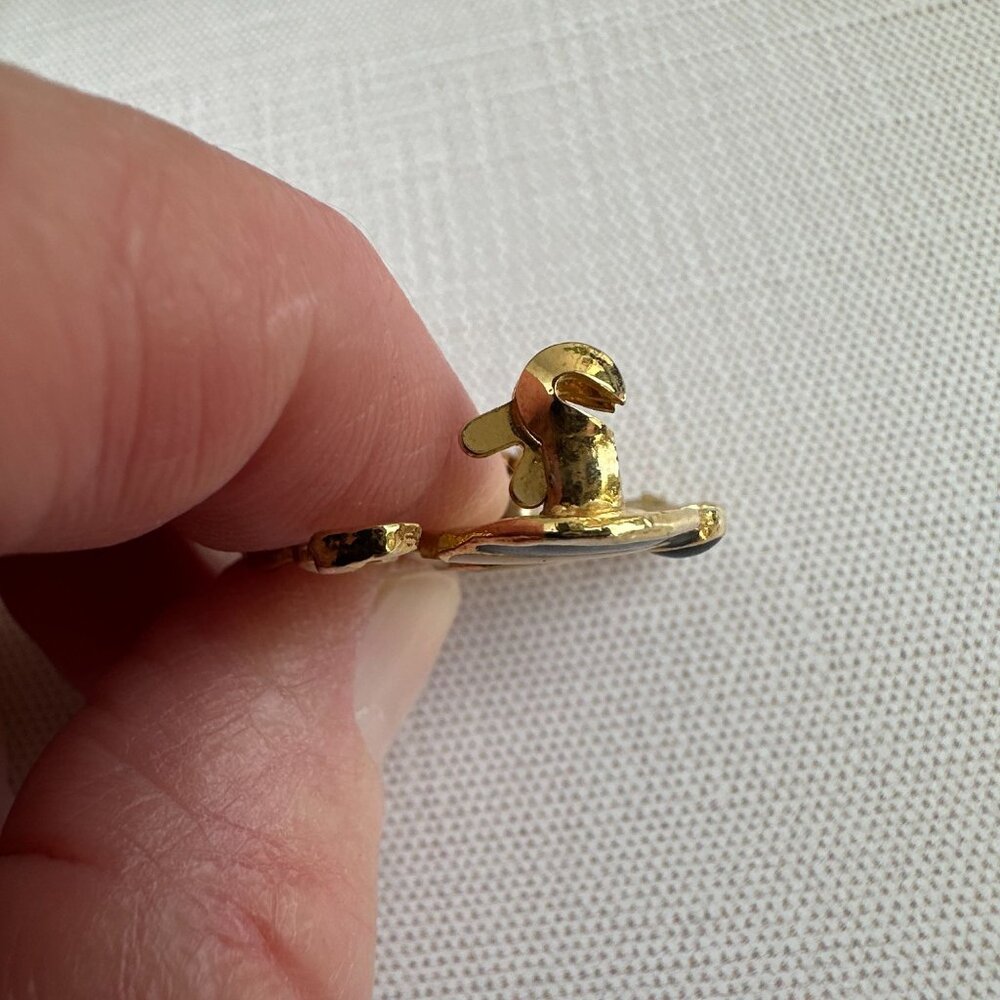 Vintage Enamel Santa Claus Brooch Pin Gold Tone Red & Black Christmas Holiday - Picture 4 of 4